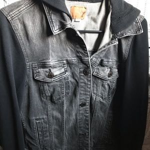 American Eagle Black Jean Jacket Material Sleeves